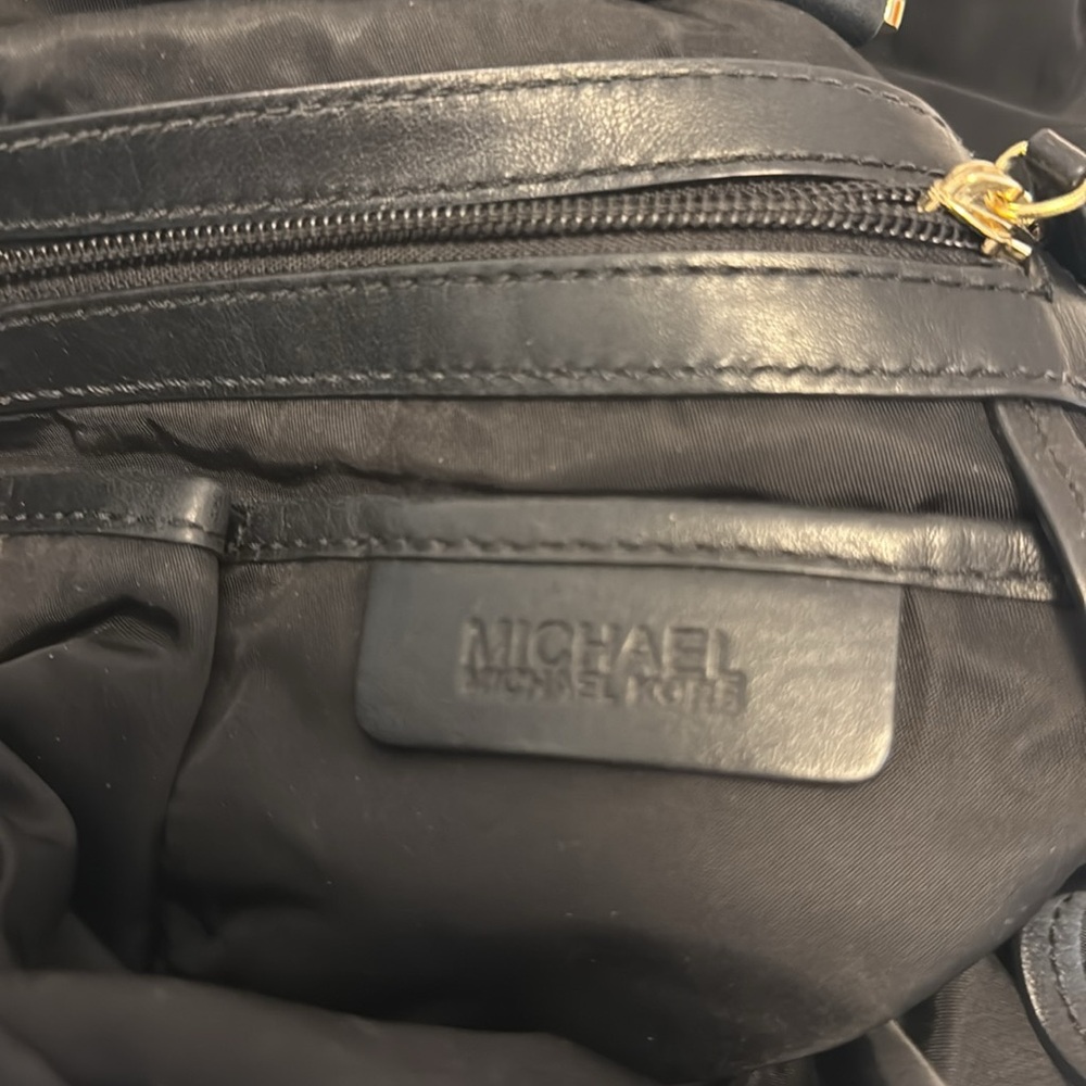 Michael Kors bundle of tote bag and wallet - Picture 5 of 15